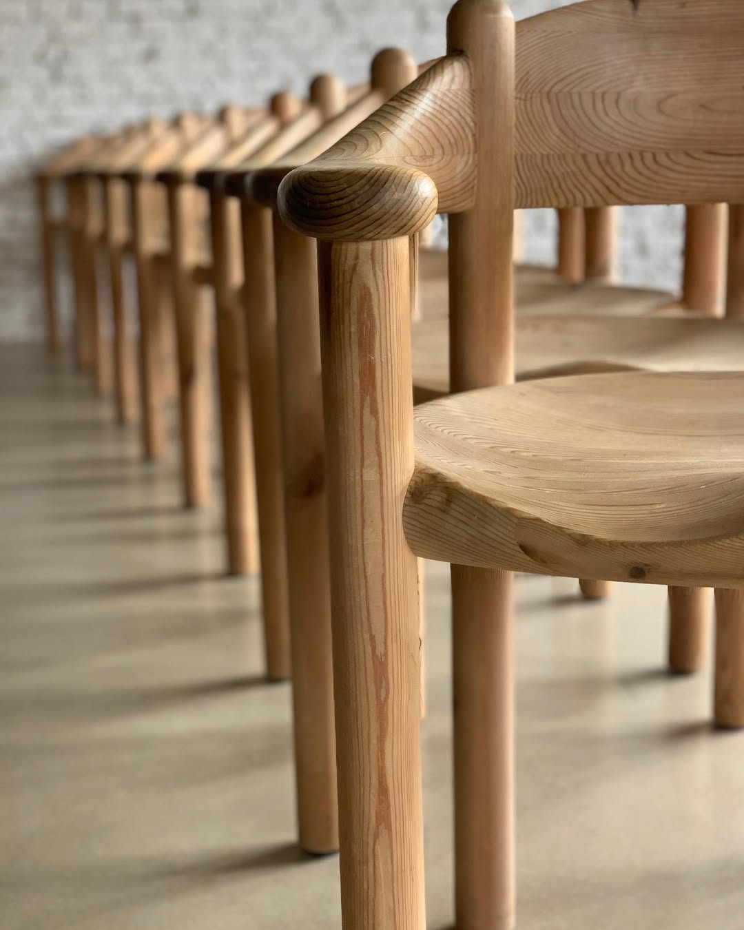 Circular Dining Table — 5