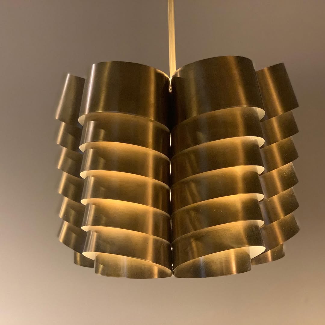 Circular Dining Table — 7