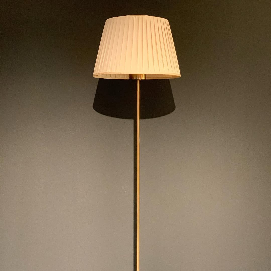 Shell Chair CH07 — 3